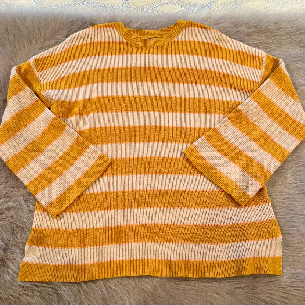 Roolee ladies small light-weight sweater with 3/4 length bell sleeves